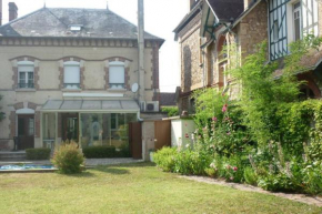 Maison bourgeoise sous un ciel étoilé